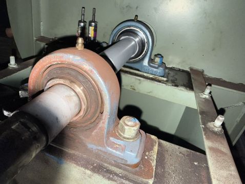 東京都　送風機　メンテナンス実績 ファン軸受　交換前・交換後