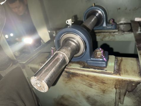 東京都　送風機　メンテナンス実績 ファン軸受　交換前・交換後