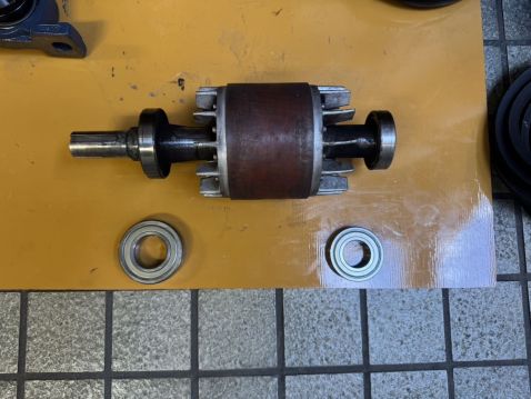 東京都　送風機　メンテナンス実績 モーター軸受　交換前・交換後
