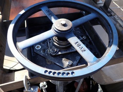 東京都　冷却塔　施工実績 ファンベアリングボックス　交換前・交換後