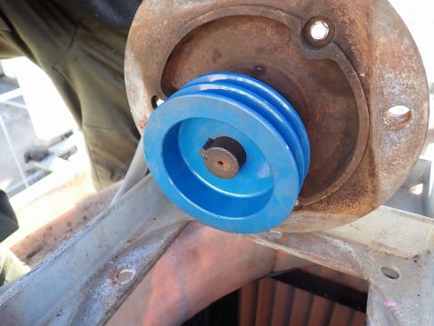 東京都　冷却塔　施工実績 モータープーリー　交換前・交換後