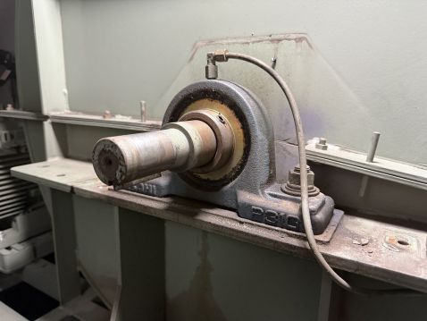 東京都 送風機 メンテナンス実績 ファン軸受 交換前・交換後