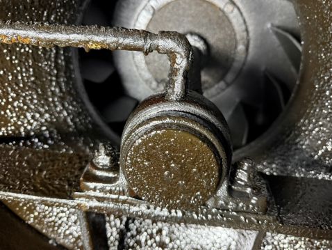 東京都 送風機 メンテナンス実績 ファン軸受 交換前・交換後