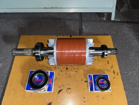 東京都 送風機 メンテナンス実績 モーター軸受 交換前・交換後