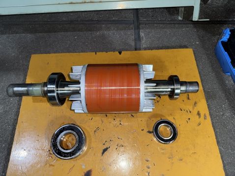 東京都 送風機 メンテナンス実績 モーター軸受 交換前・交換後